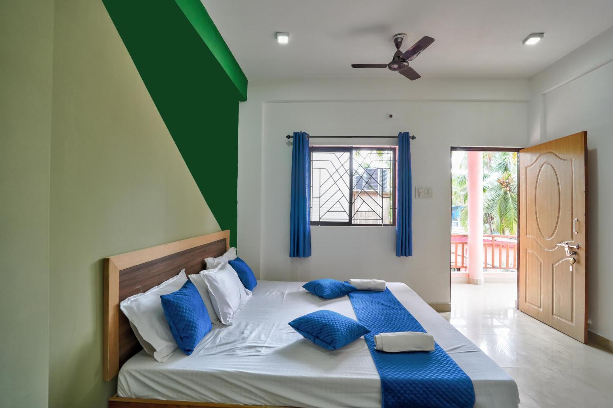 Little Beach Home Stay At Calangute Esterno foto